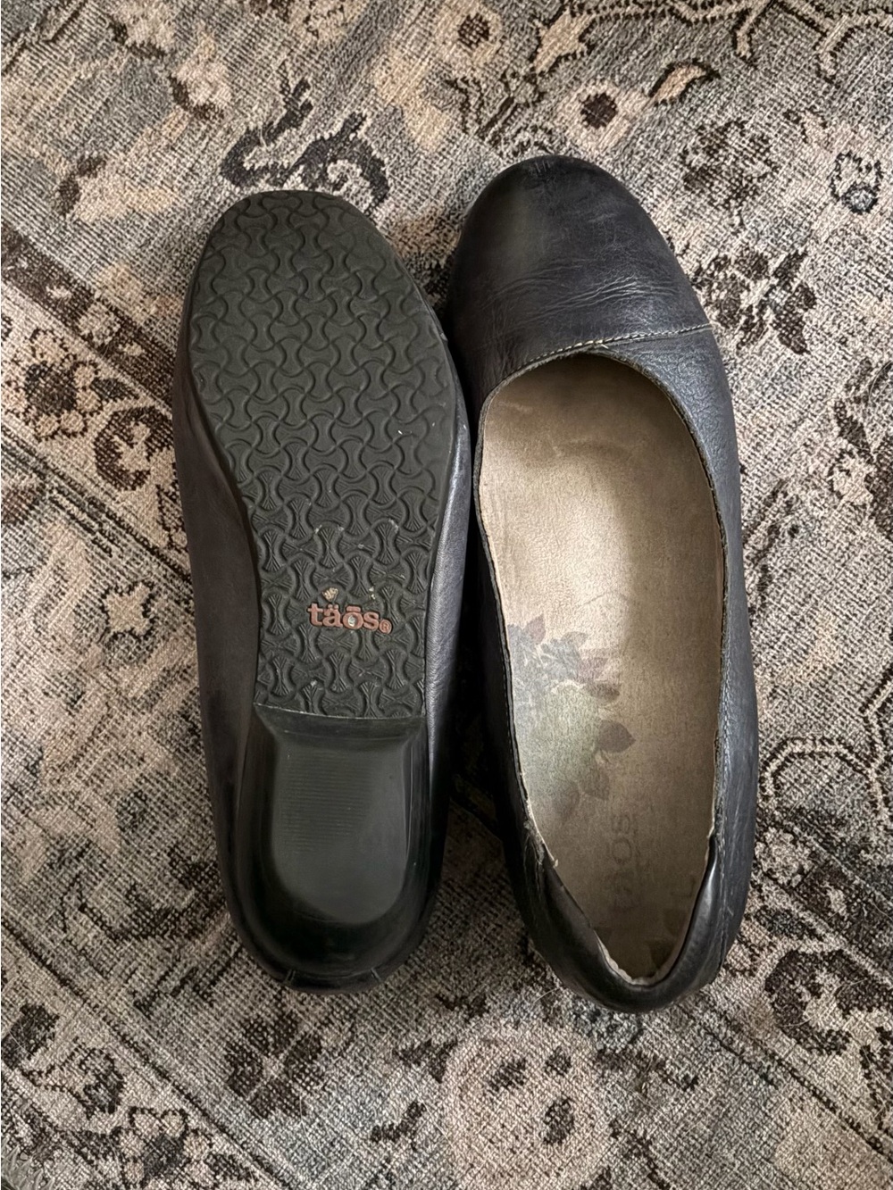 Taos Footwear Navy Leather Slip-On Ballet Flats - Picture 2 of 4